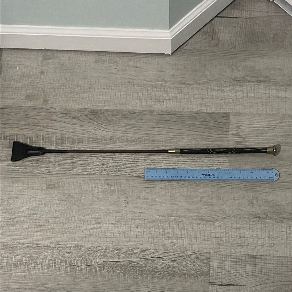 LeMieux LeGrip Black and Gold Riding Crop